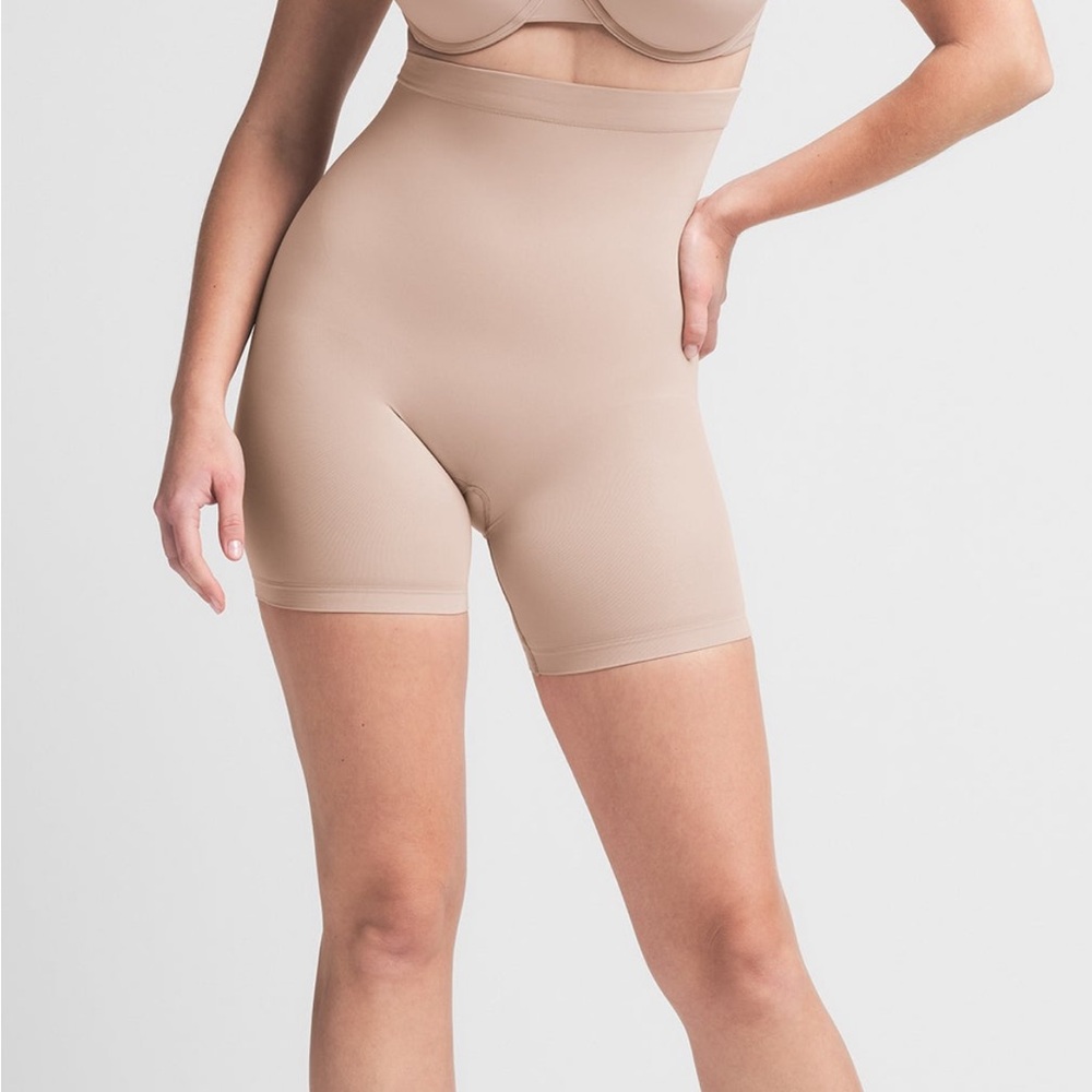 SKIMS ⏳ Seamless Sculpt Mid Thigh Short in MICA